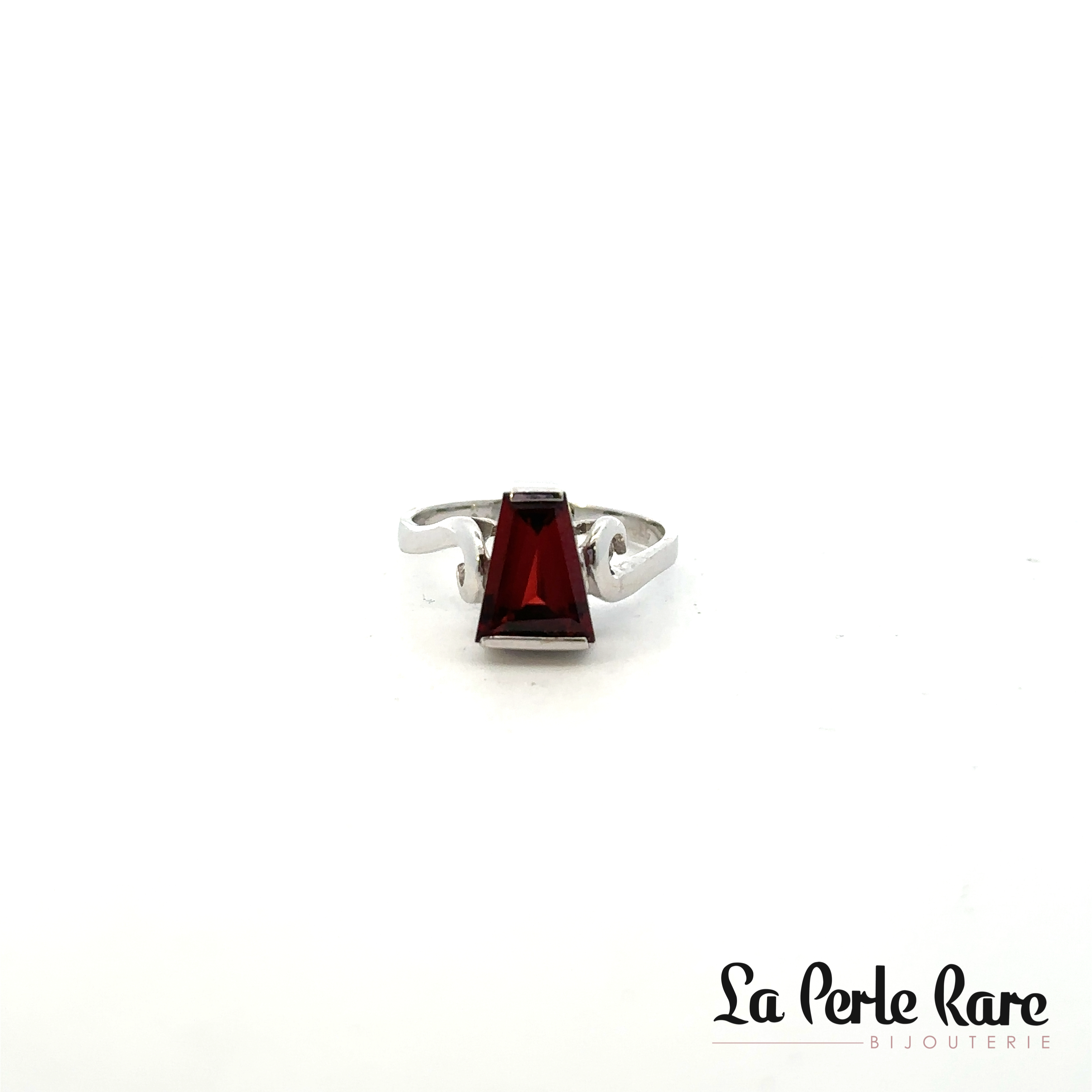 White gold ring with garnet - EGR831 - Exclusivity