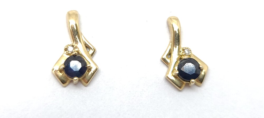 Yellow gold, sapphire, and 1 dia pt fixed earrings - DX578YSA - Corona