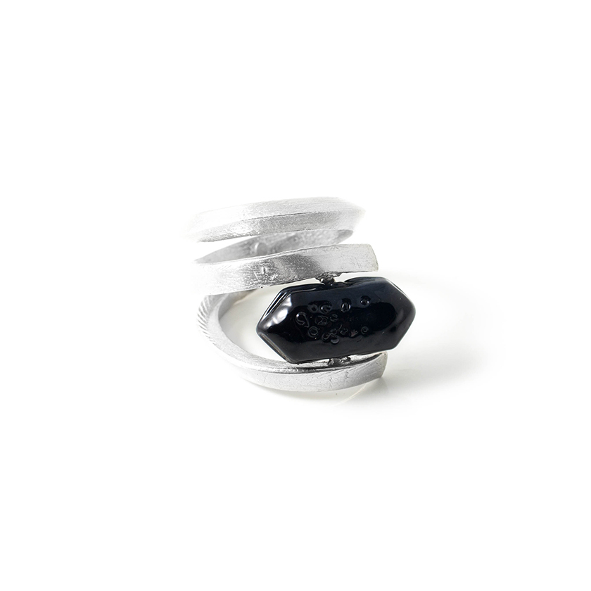 Bague ajustable, étain, verre - TEMAE-NOIR - Anne-marie Chagnon