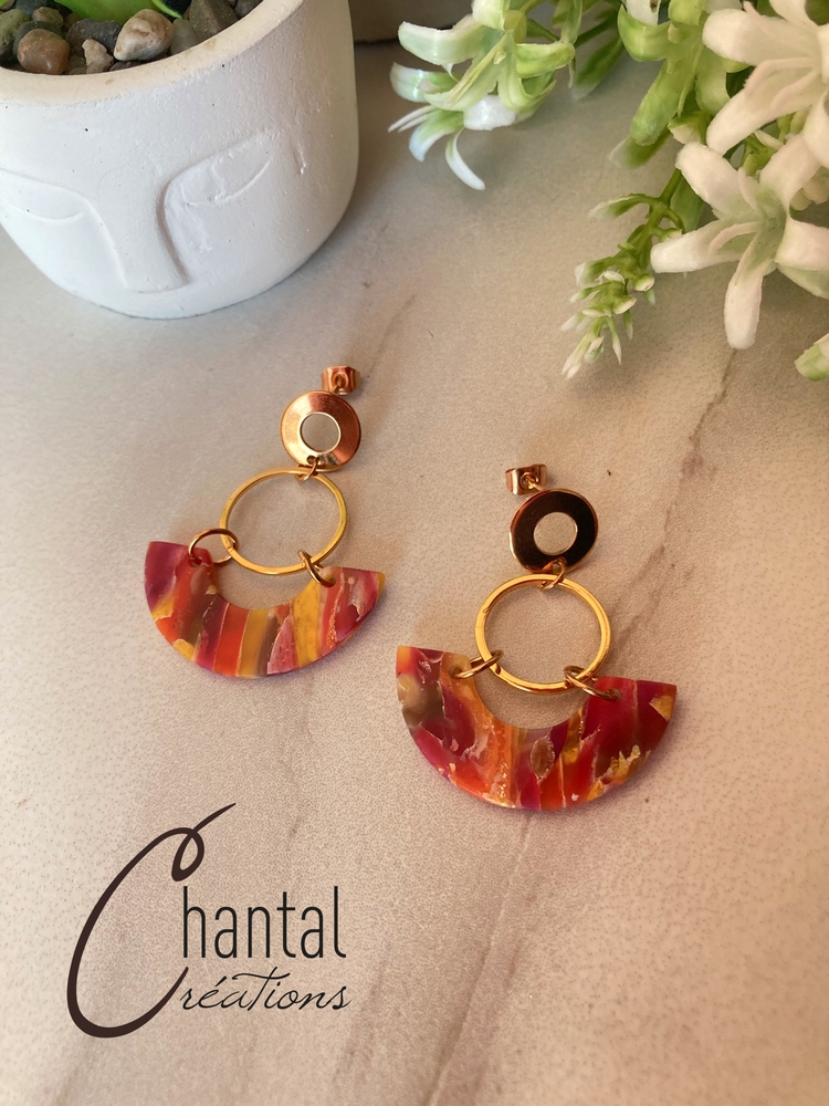 Boucles d'oreilles pendantes Selena flamme, argile polymère, acier inoxydable doré - 25-BO-3 - Création Chantal