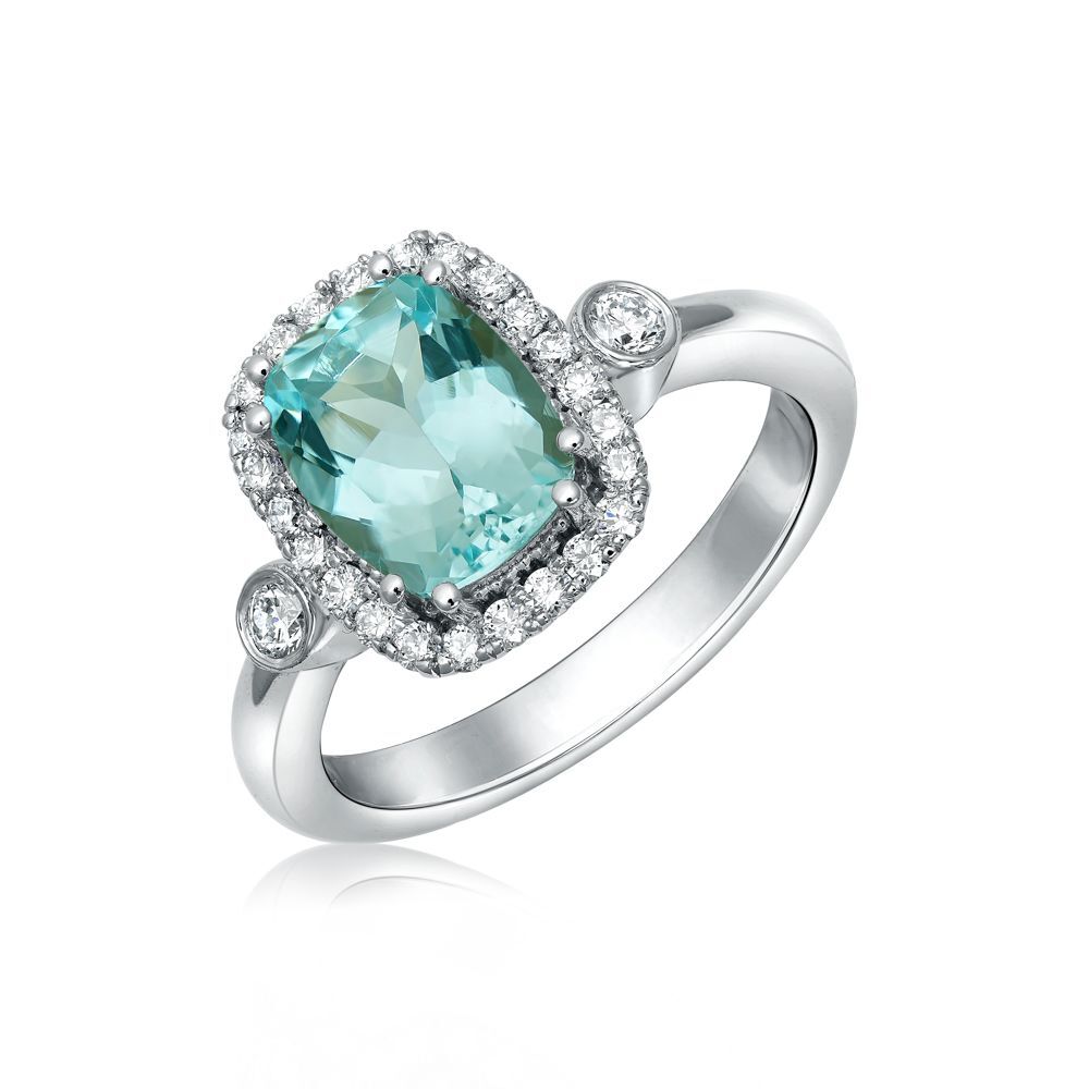 White gold ring with aquamarine and a total of 35 diamond points