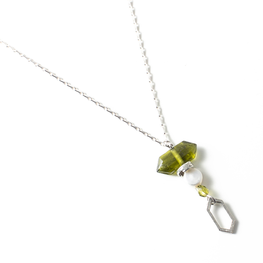 Collier étain, verre, perle