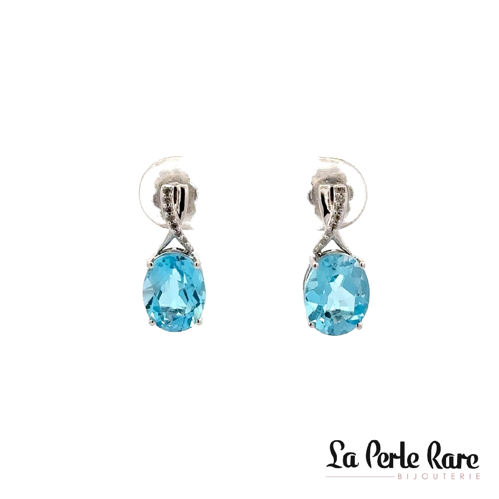 Boucles d'oreilles pendantes or blanc 10 carats, topazes bleues, 6 points de diamants total - LPR-2541 - Exclusivités