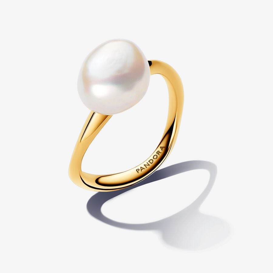 Ring, unique metals plated in 14-karat gold, freshwater pearl