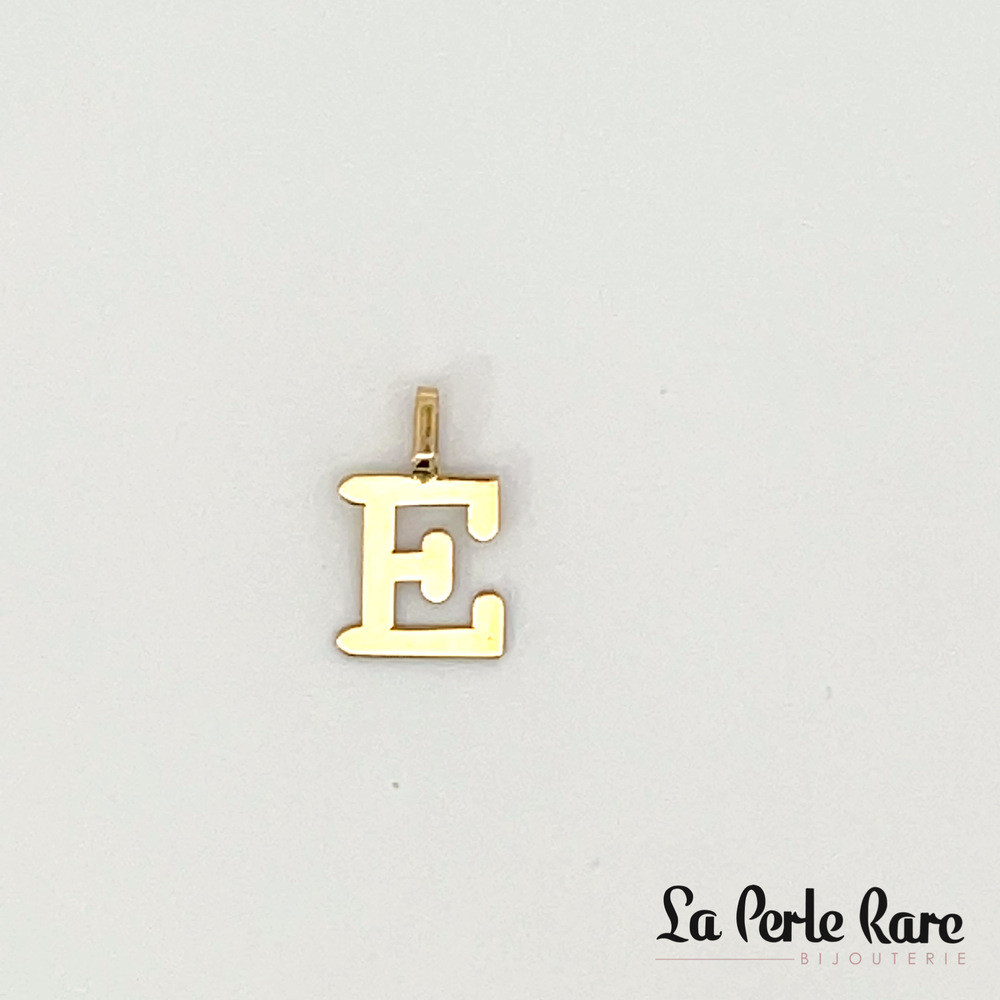 Pendentif lettre e, or jaune