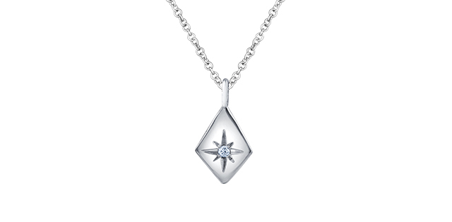 Pendentif or blanc, forme de losange avec 2 pts diamant cert.