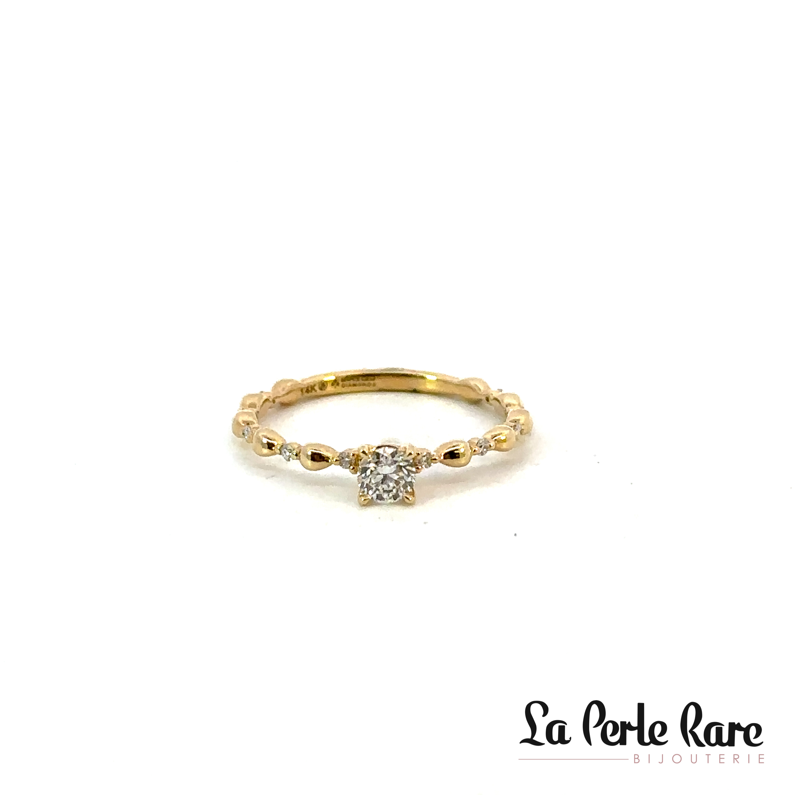 Yellow gold solitaire ring with a total of 30 points of diamonds, certificate included