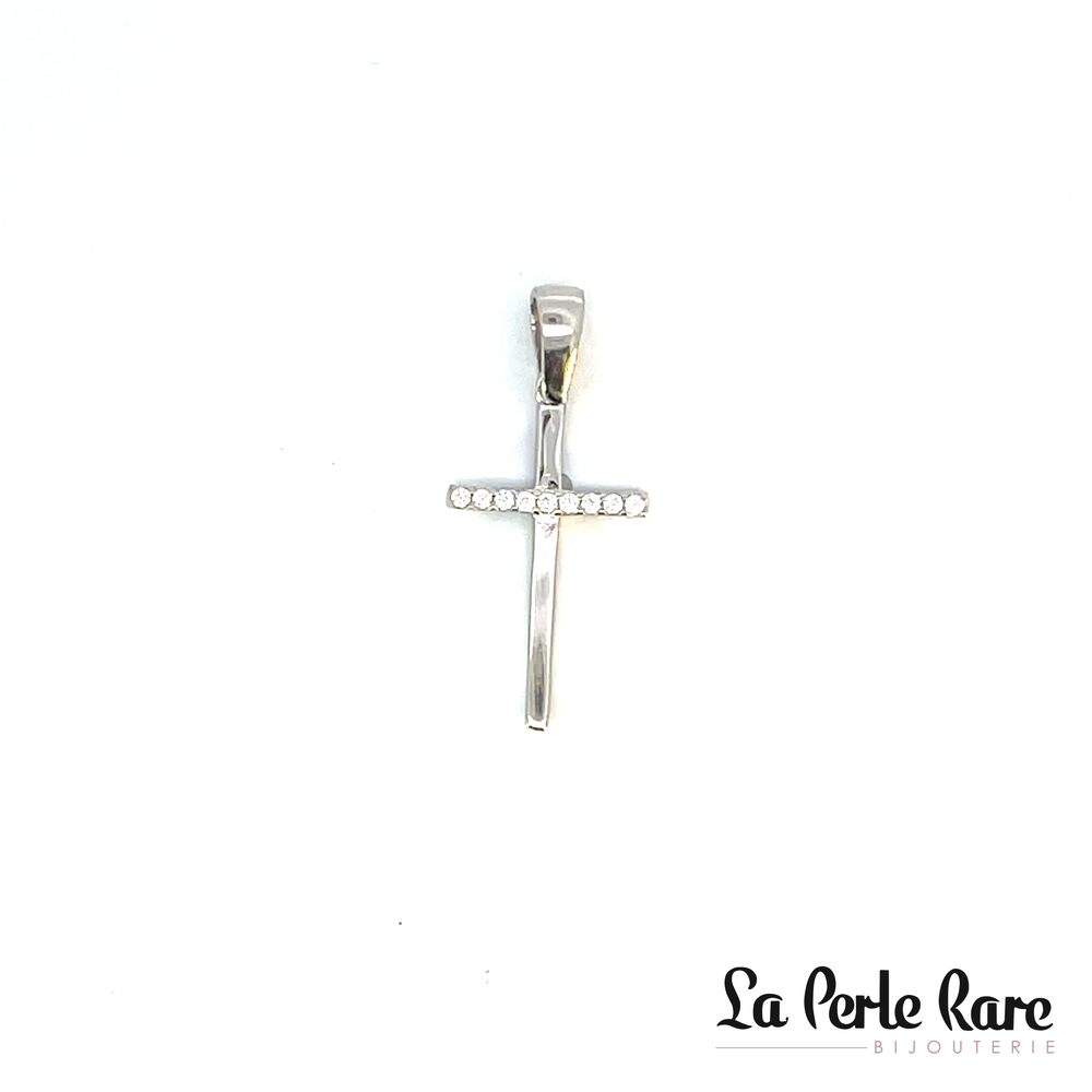 Pendentif croix, or blanc 10 carats, zircons incolores