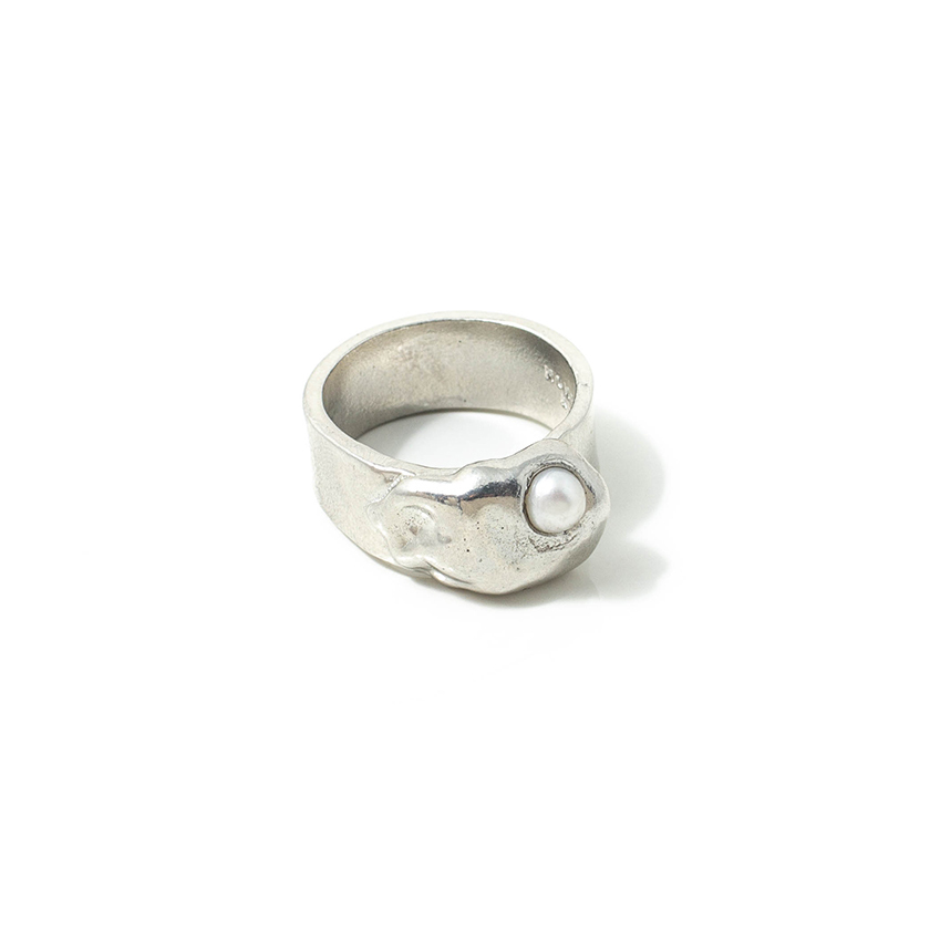 Adjustable tin ring with a pearl