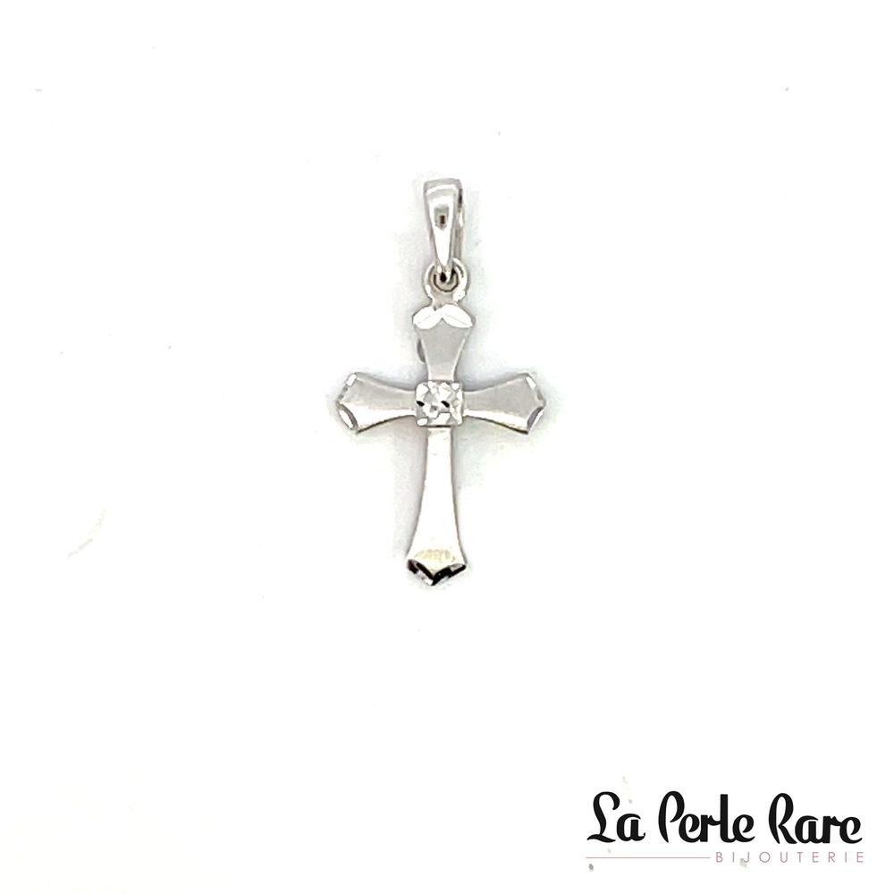 Pendentif croix, or blanc 10 carats