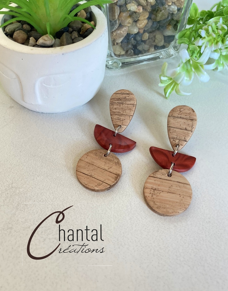 Boucles d'oreilles pendantes Gaby bois, argile polymère, acier inoxydable - 25-BO-21 - Création Chantal