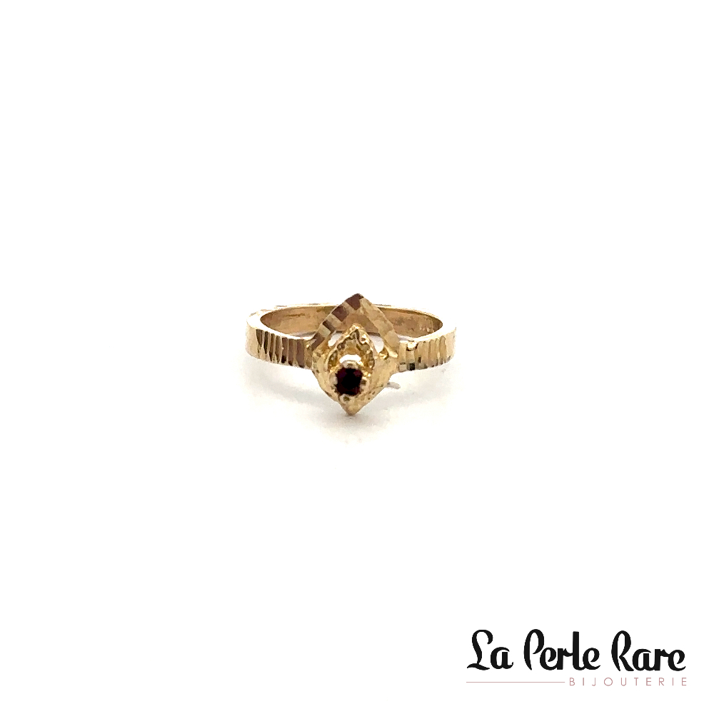 Bague or jaune 10 carats, zircon rouge - 2582 - Exclusivités