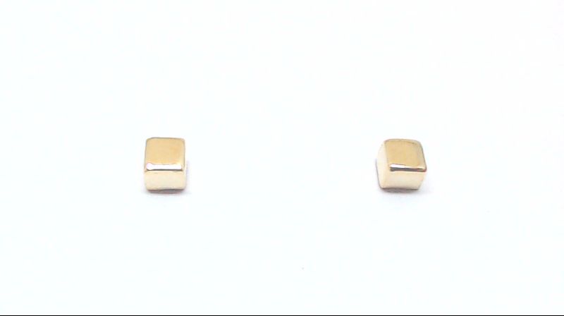 2.5 mm yellow gold square fixed earrings