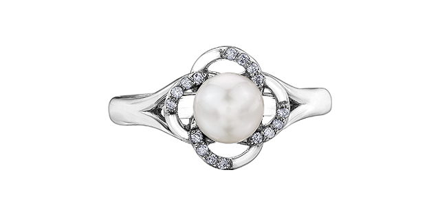 White gold ring with pearl and tot of 8 points