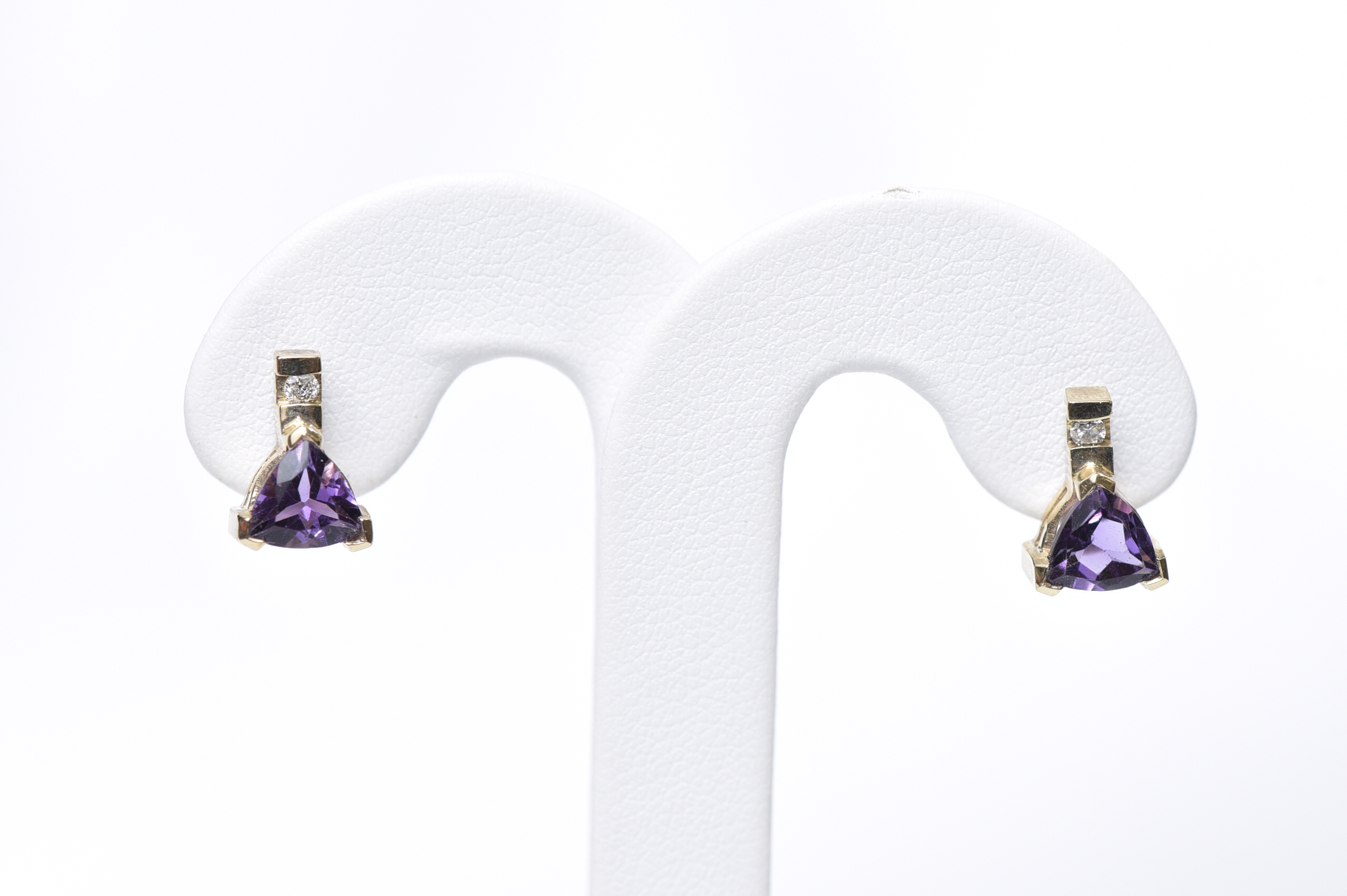 Yellow gold earrings with amethyst and 6 dia pts